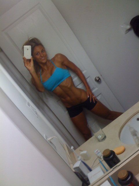 Lovely blonde athletic body in a amazing novice selfshot photo