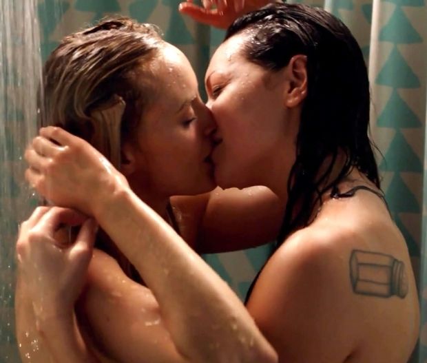 Taylor Schilling and Laura Prepon Lesbian Sex Tape