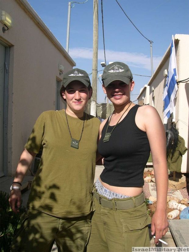 Israeli female soldiers