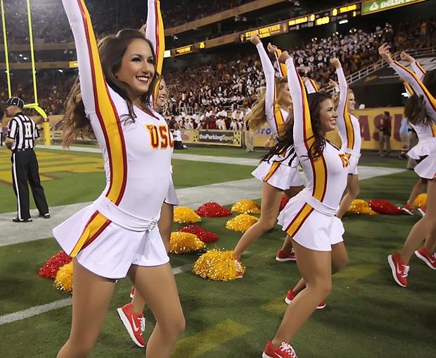 USC cheerleaders are smokin' hot!