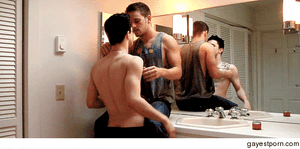 Makeout bathroom curly shorts