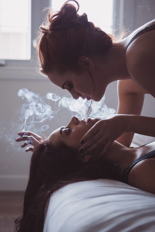 Smoke kiss