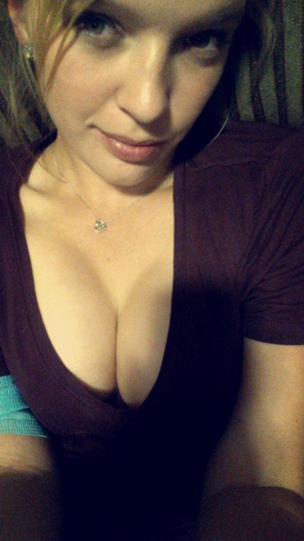 Amateur Cleavage Bowelseye