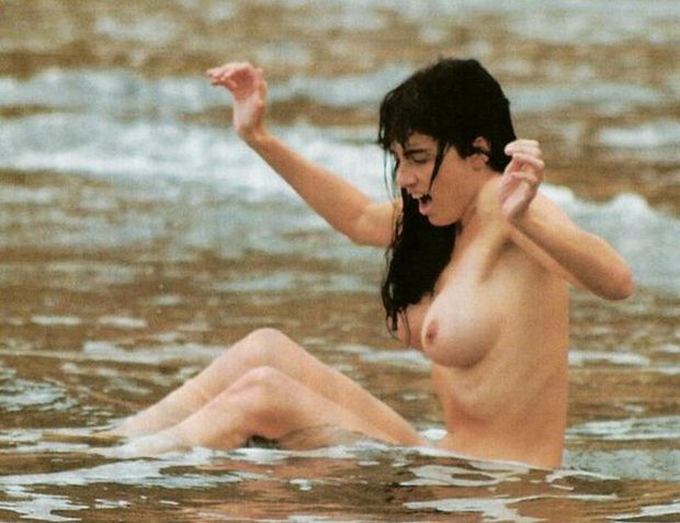 Beatriz Rico caught topless paparazzi image