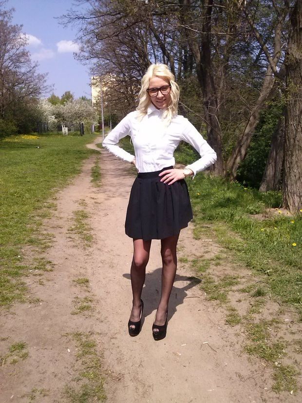 Blonde bimbo outdoor in black skirt and peeptoe high heels