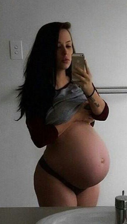 Pregnant Teen Nude Selfie