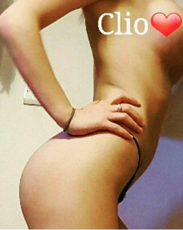 sexy Clio in underwear pose homemade camgirl