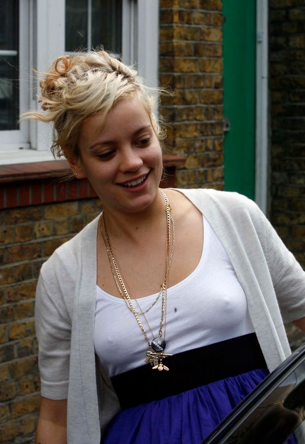 Lily Allen nice nipples under white t-shirt