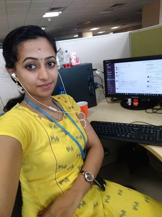 Hot Office Babes Shruti Naked Selfie Pics