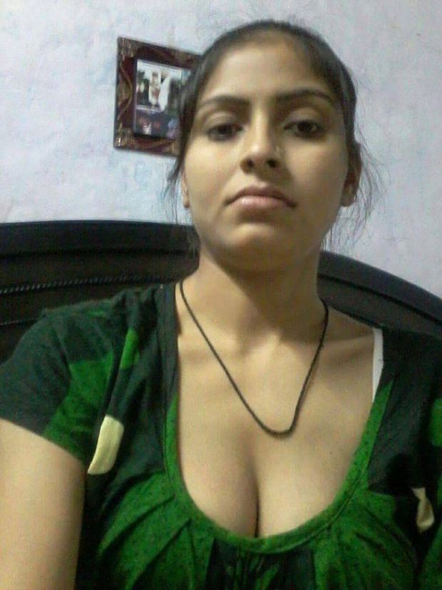 Sexy bhabhi cleavage hot dress nurse blogspot