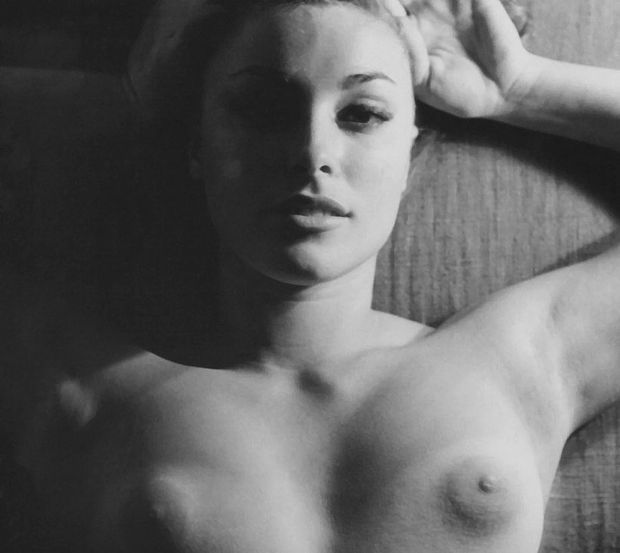 actress Sharon Tate nude.