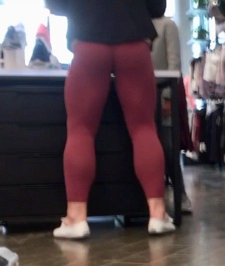 Hot ass Lululemon teen in tight leggings