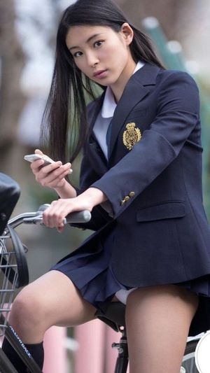 Japanese schoolgirl panty pics