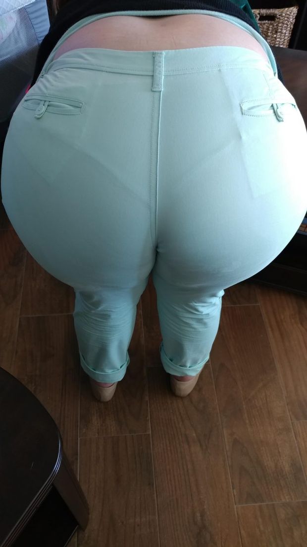 Big white booty with visible pantylines