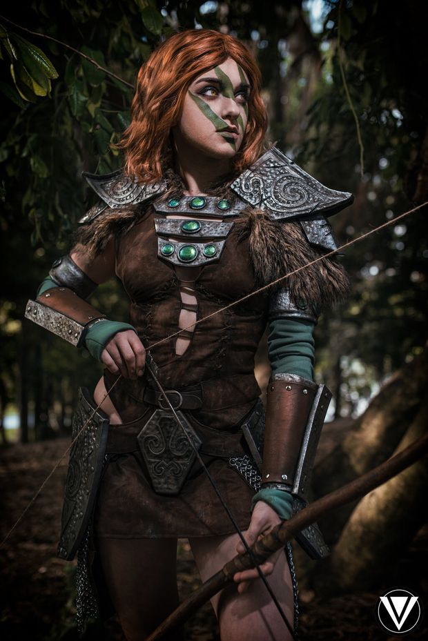 Sexy Skyrim Aela cosplay