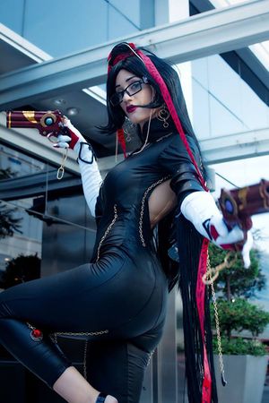 Bayonetta cosplay nsfw