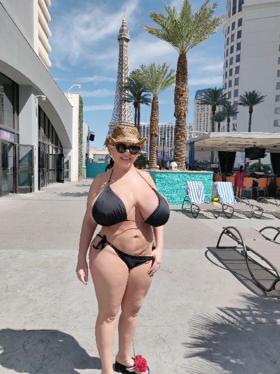 Huge tit Claudia Marie at Planet Hollywood in Vegas wearing a bikini