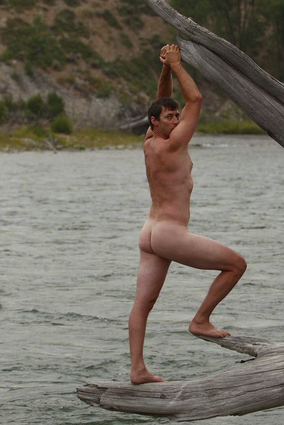 nude male displaying strong back legs and ass on the river