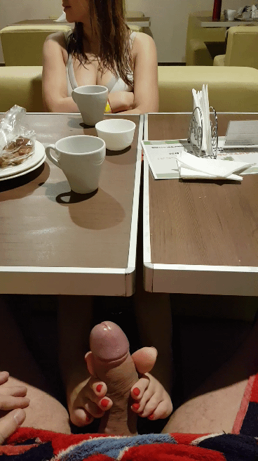 feet table