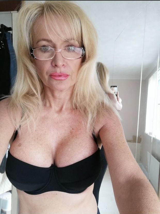 Beautiful GILF.