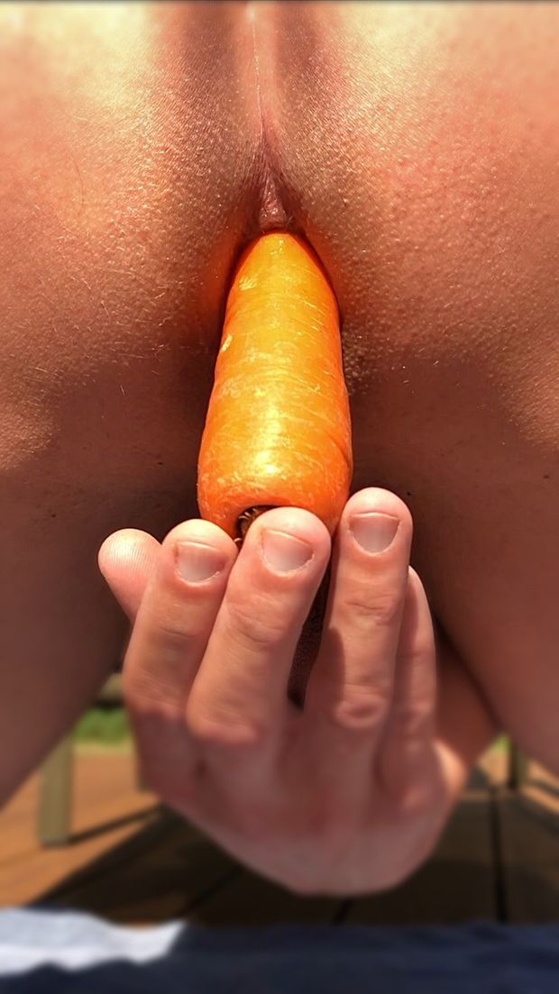 Anal fuck with carrot