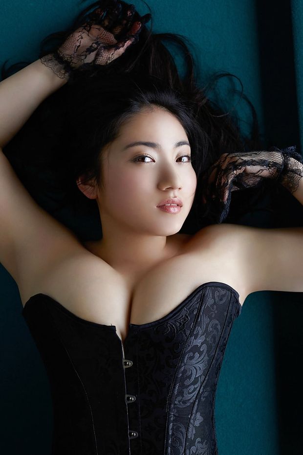 Japanese gravure idol Saaya Irie in corset with lace gloves