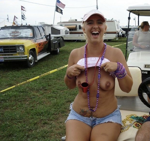 Biker rally chick showing her tits