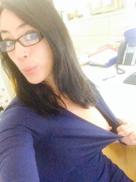 Mature office idol flashing nip