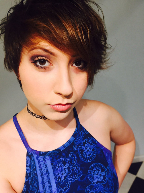 hot short hair slut seductive selfie