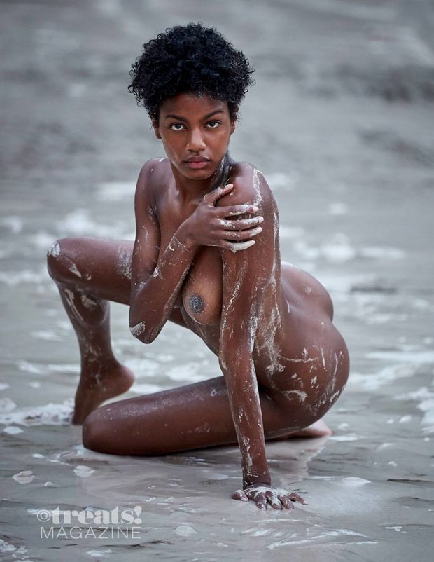 Ebonee Davis fantastico corpo nudo