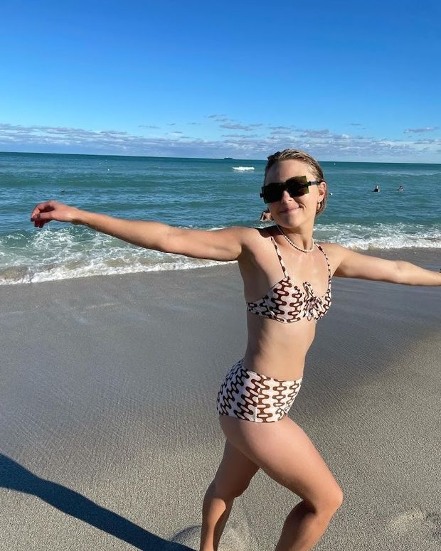 AnnaSophia Robb Bikini