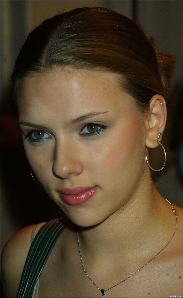 Cute eighteen year old sex object Scarlett Johansson