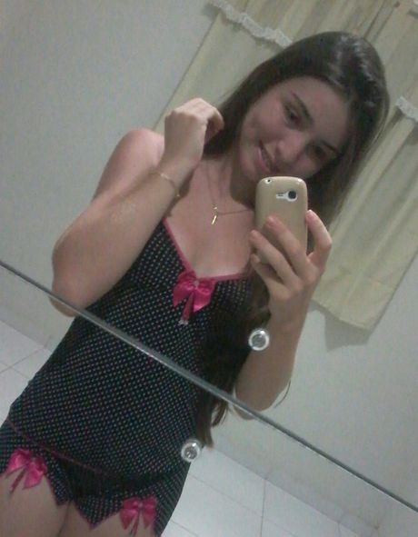 Brazilian teen slut Taise Freitas nonude selfie  alexcrb 