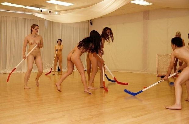 Nude floor hockey