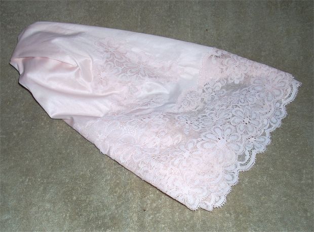 My Very Soft & Silky Vintage Vanity Fair Size Small S Lacy Half Slip.