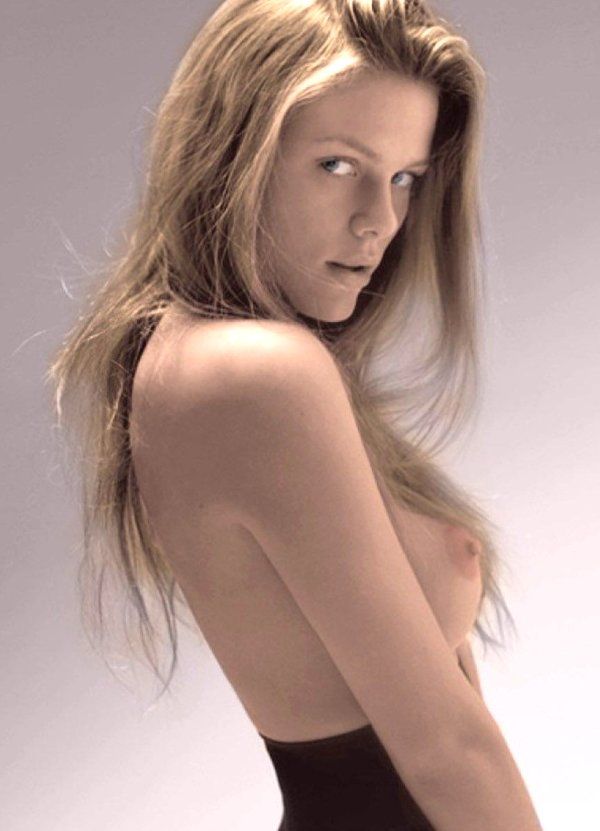 Brooklyn Decker finally exposing her nipple