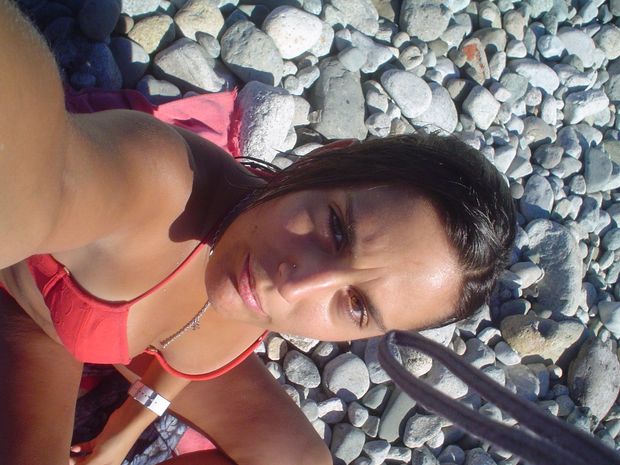 Beach Bikini Selfie (Imgur 22 Views, 2012)