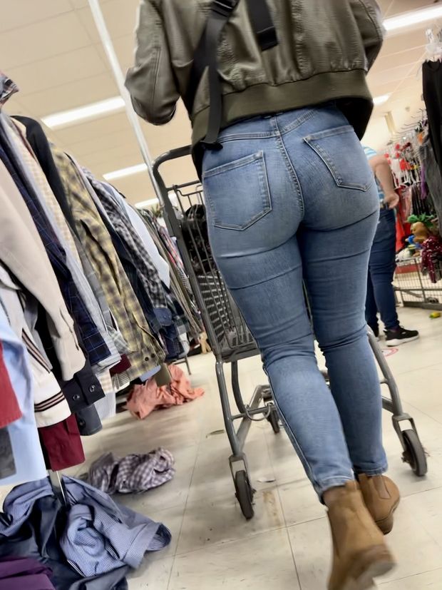 Hot MILF ass in tight jeans