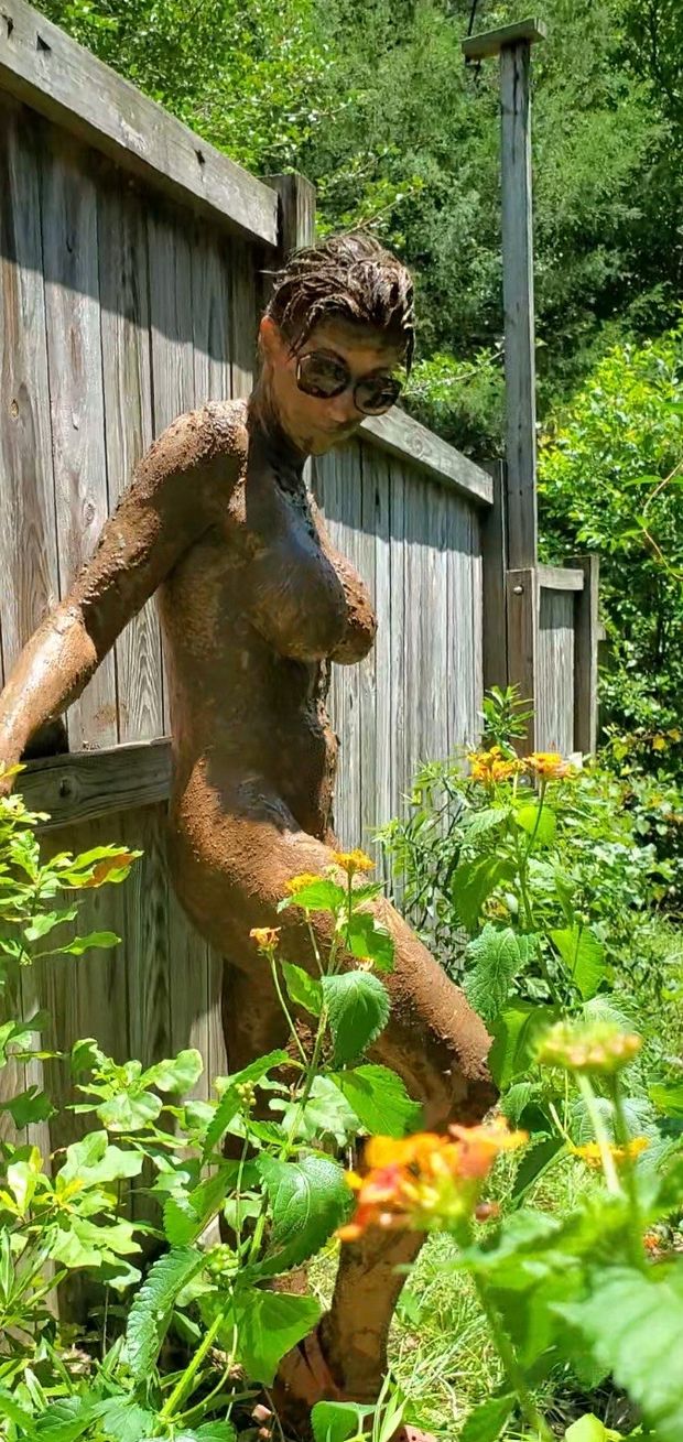 muddy hotwife