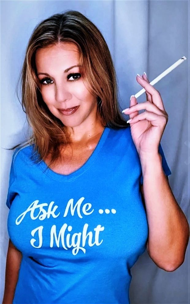 Very attractive milf smoking Virginia Slims and throwing out an offer!