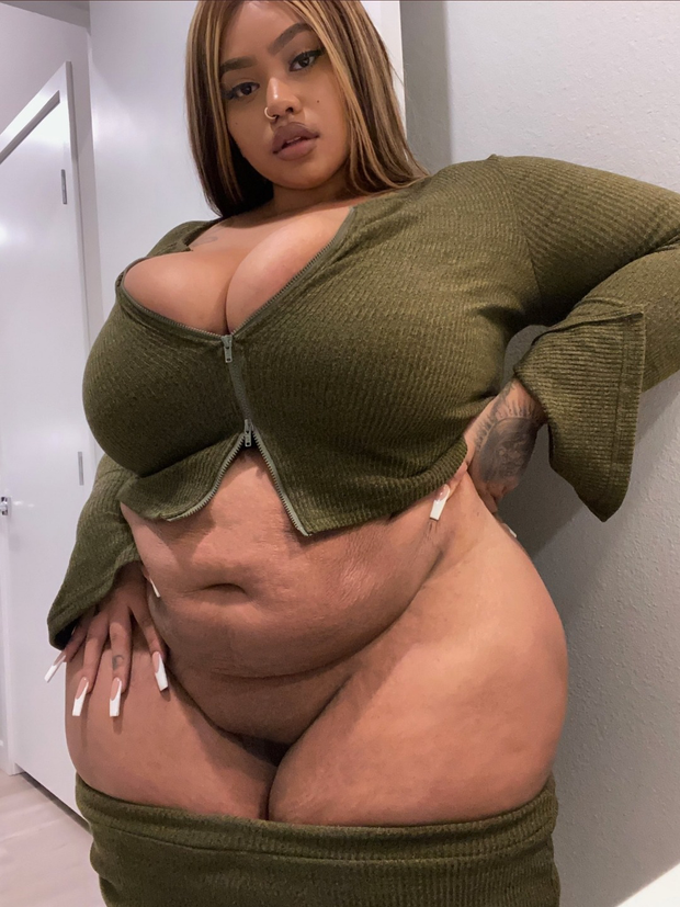 BBW with her pants down