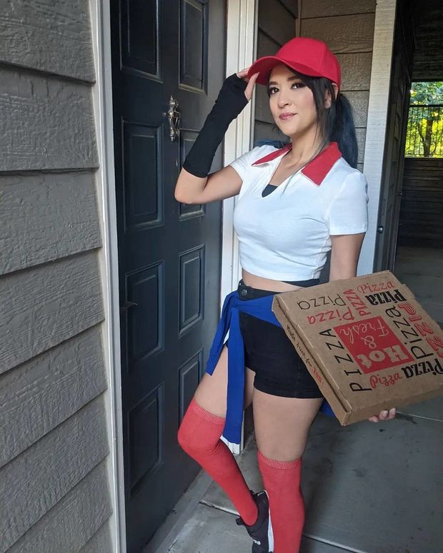 Sexy pizza cosplay