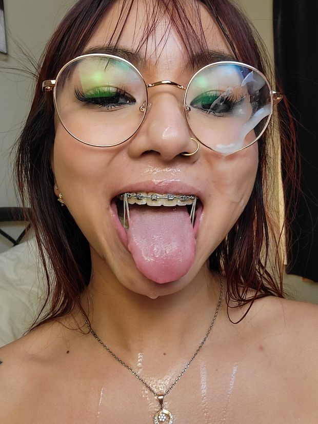 Ig model cum on her face