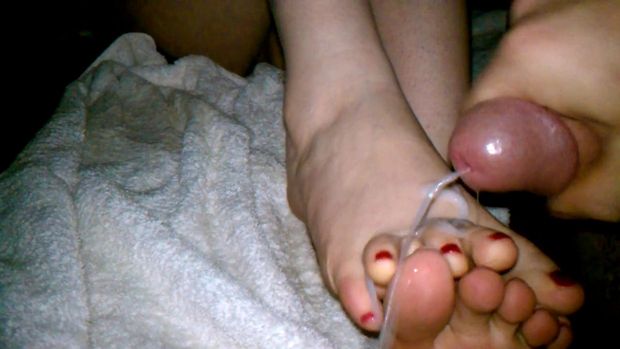 Cumming on her toes after dinner and a show