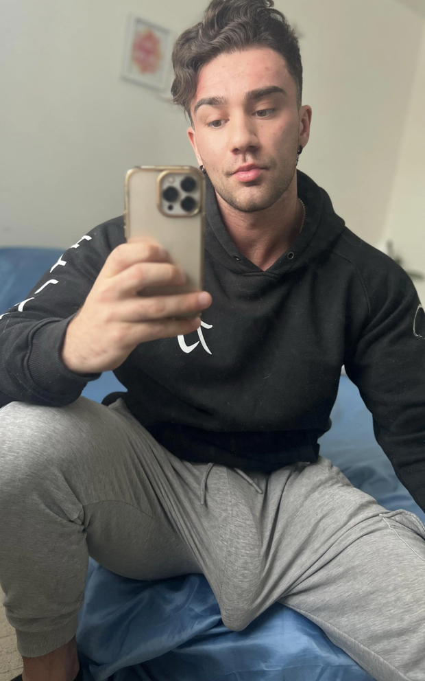 Huge bulge selfie