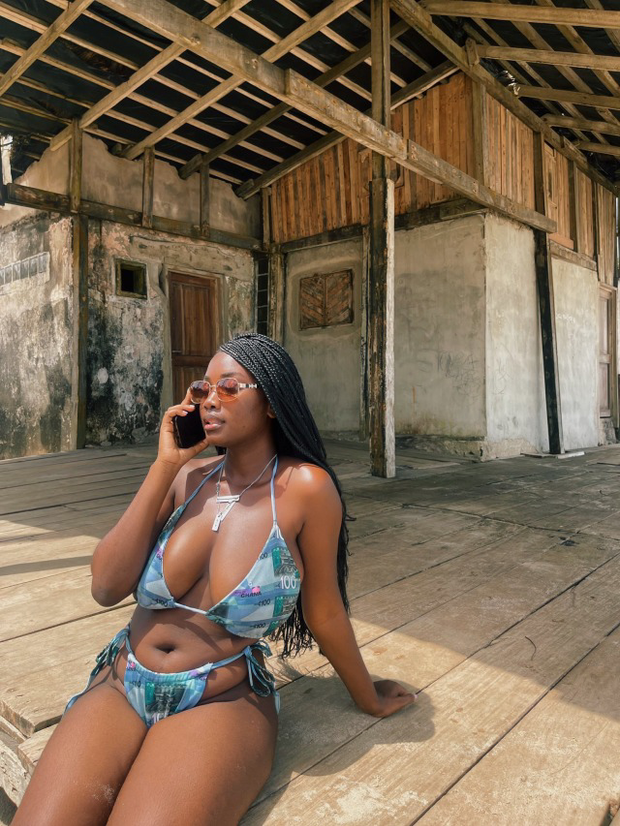 Ghanaian beauty in her bikini on her cell phone