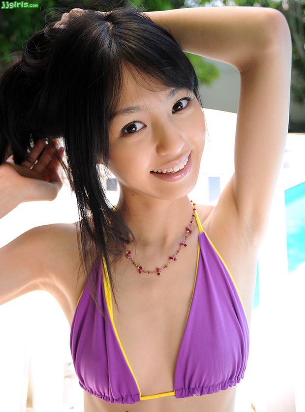 Aino Kishi Gallery: "Purple Bikini by the Pool"