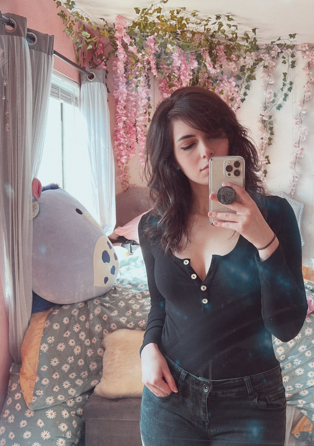 Kaitlin Witcher (Streamer) - Bedroom Mirror Selfie