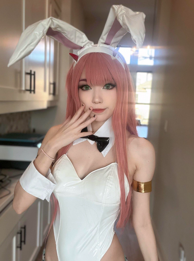 Emiru (Streamer) - Sexy White Bunny Outfit