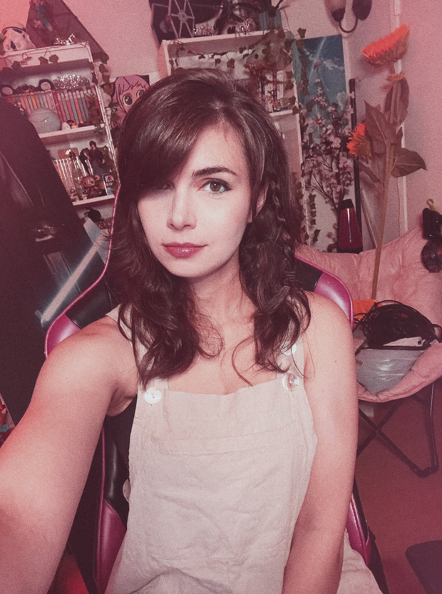 Kaitlin Witcher (Streamer) - Cute Selfie In Dungarees